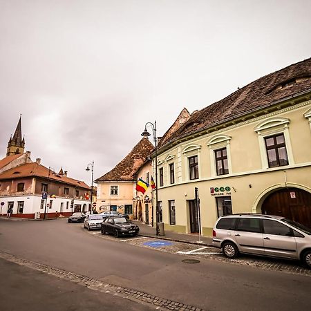 Jules' sunny, spacious&central apartment Sibiu Exterior foto