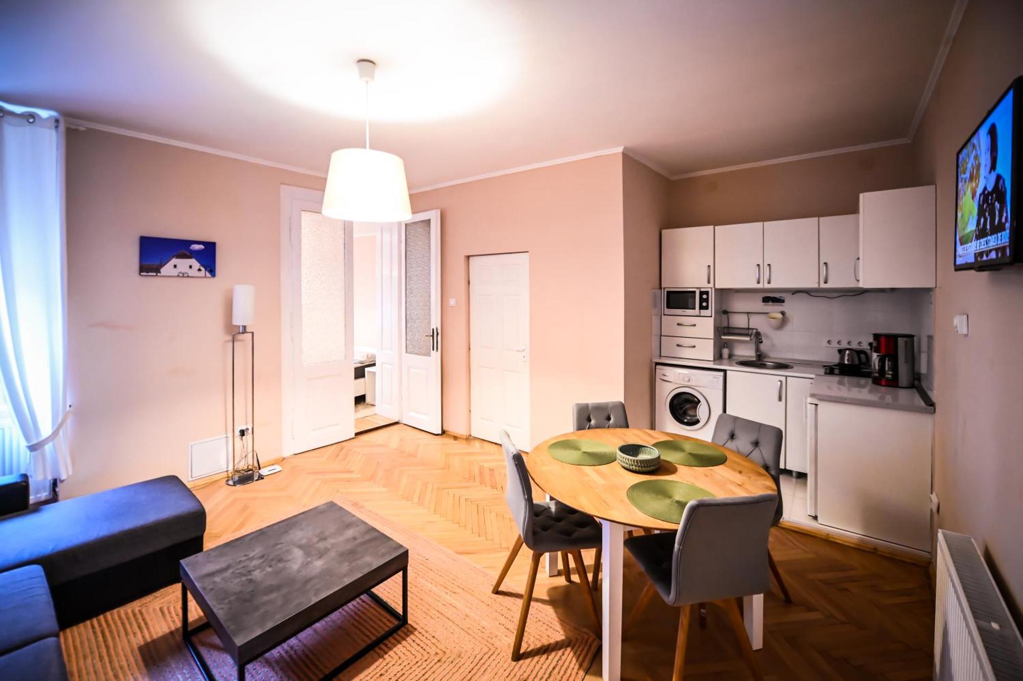 Jules' sunny, spacious&central apartment Sibiu Exterior foto