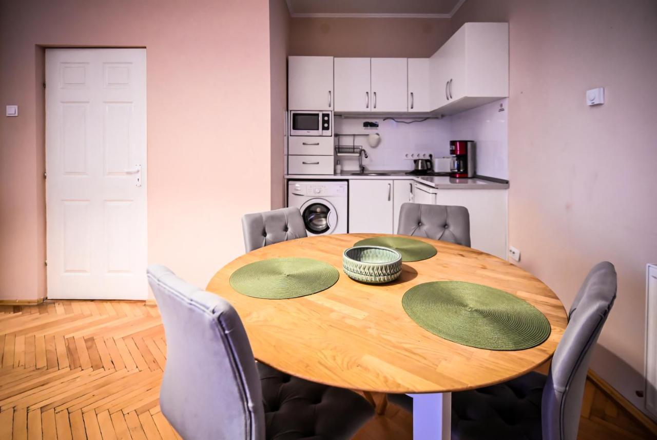 Jules' sunny, spacious&central apartment Sibiu Exterior foto